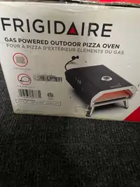 Brand New Frigidaire gas powered outdoor pizza oven
