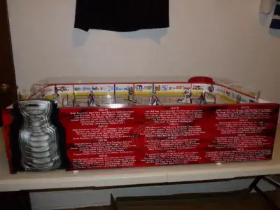 JEU DE HOCKEY TABLE BOARD LNH COLECO GAME ROOM BOSTON QUEBEC, View more