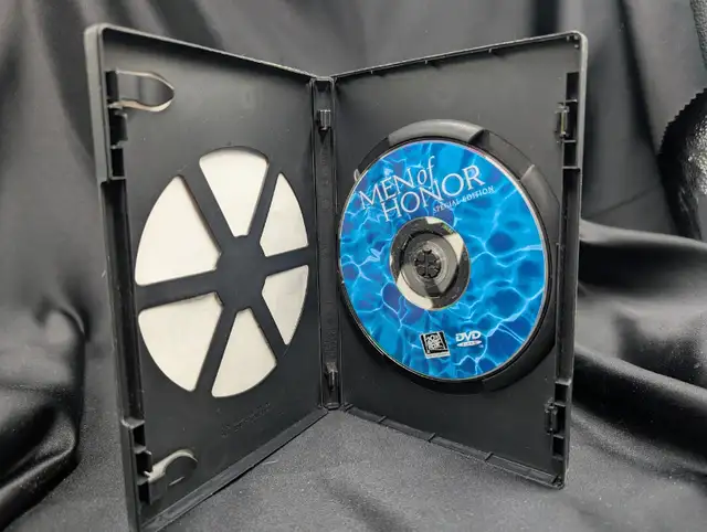 Men of Honor DVD 2000 Robert De Niro Cuba Gooding Jr. in CDs, DVDs & Blu-ray in Calgary - Image 4