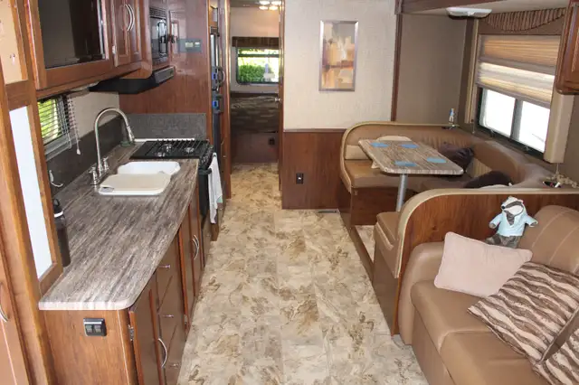 2015 Coachmen Pursuit in RVs & Motorhomes in Chilliwack - Image 4