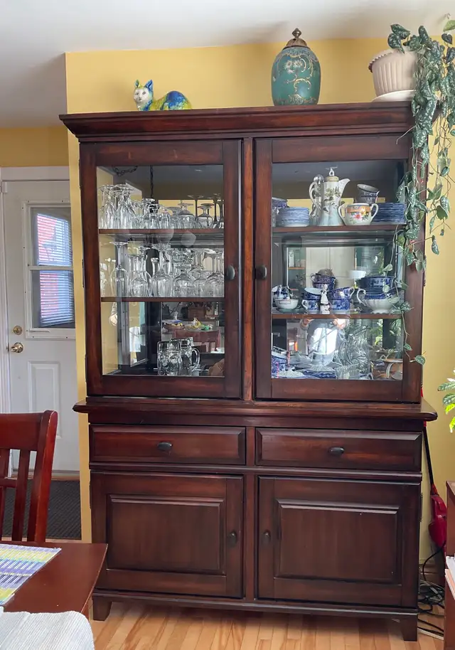 vaisselier in Dining Tables & Sets in Longueuil / South Shore - Image 3