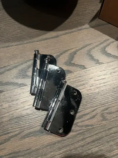 Polished chrome finish, 3.5” x 3.5”, 5/8 radius