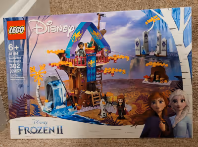 Lego Walt Disney : Frozen II # 41164 - Enchanted Castle. Includes 3 Lego Minifigures, Olaf, Anna and...