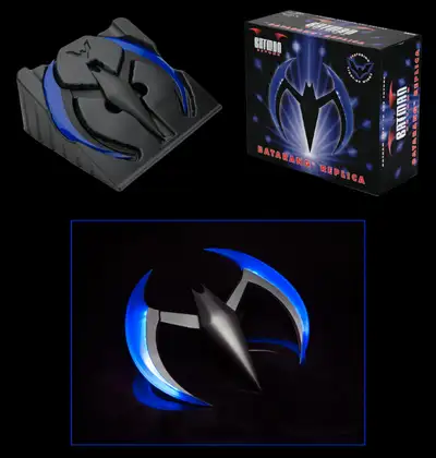 NOW IN STORE! Batman Beyond Blue Batarang With Lights Prop Replica Get yours now! Boulevard des Joue...
