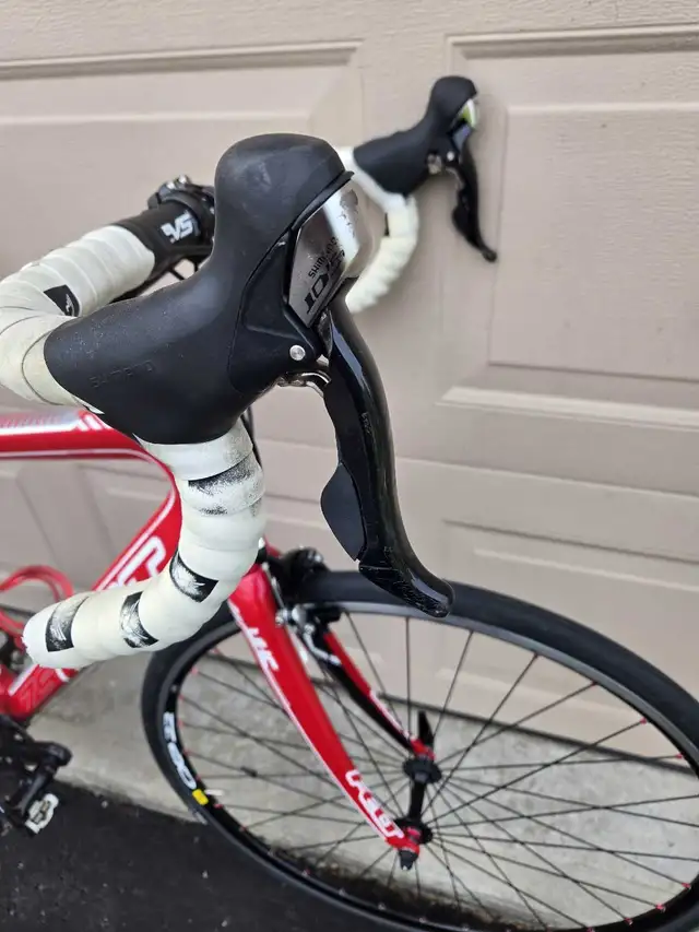 Felt Z5 road bike carbon.  in Road in Barrie - Image 9