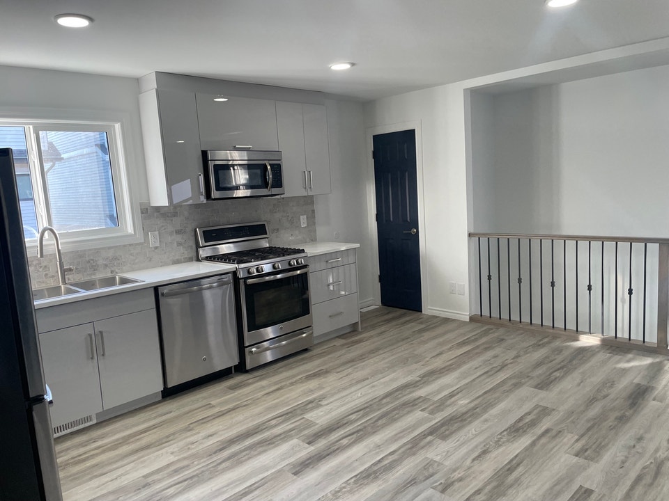 2 Bedrooms brand new Garage Suite 4