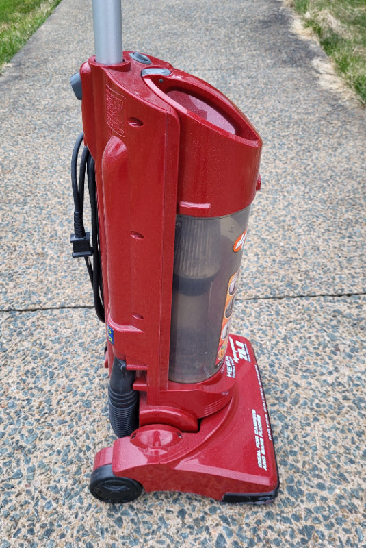 Dirt Devil Upright Vacuum Cleaner with HEPA Filter in Vacuums in City of Halifax - Image 4