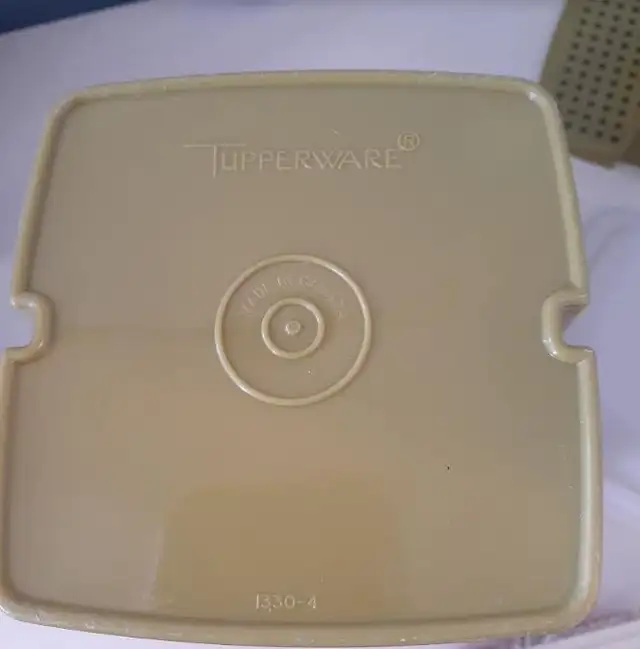 Tupperware 3 Piece Pick-A-Deli Pickle Olive Keeper #1330 Avocado in Kitchen & Dining Wares in Markham / York Region - Image 3