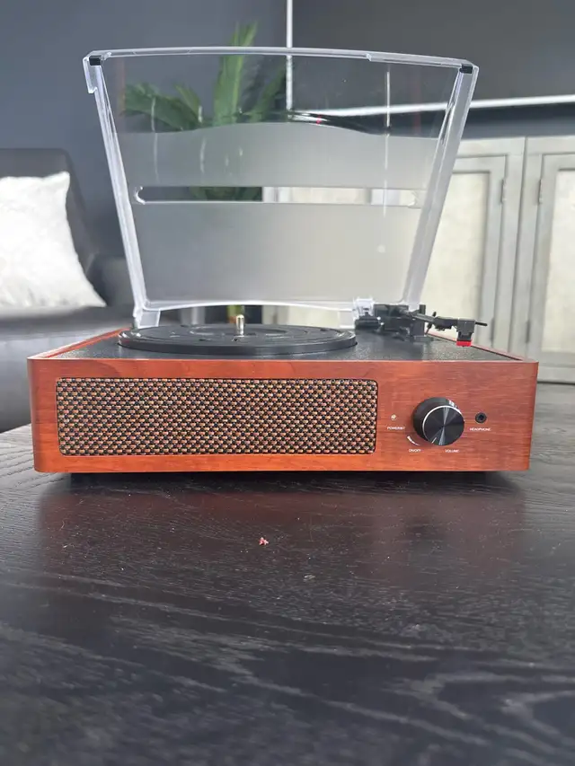 Vintage Turntable in Stereo Systems & Home Theatre in Lethbridge - Image 3
