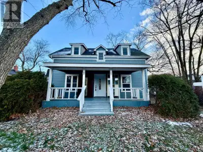 Don't miss this opportunity to live in the historic and scenic waterfront community of Bronte, locat...