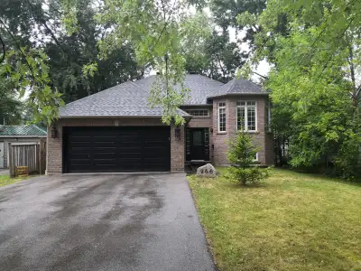 Georgina, L4P 2W4, upper house for rent, move in any date. new renovation 3-Bedroom and two full bat...