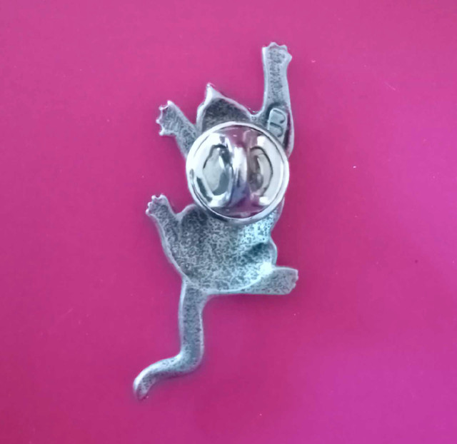 1988 Jonette Jewelry pewter cat pin-rare in Jewellery & Watches in St. Catharines - Image 3