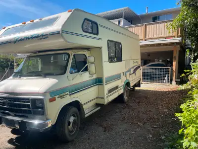 1993 Chev C30 22’ Motorhome 55,700 Kms Runs great, good M/S tires,lots of tread. Fridge, stove, furn...