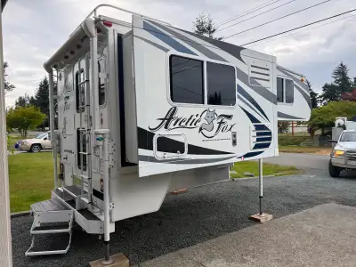 2015 Arctic Fox 811 short box camper with slide, built in generator with low hours, new mattress, la...