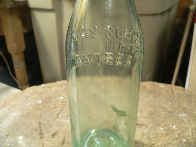 plusieurs bouteille antique liqueur embossé a différent prix dans Art et objets de collection  à Lanaudière - Image 4