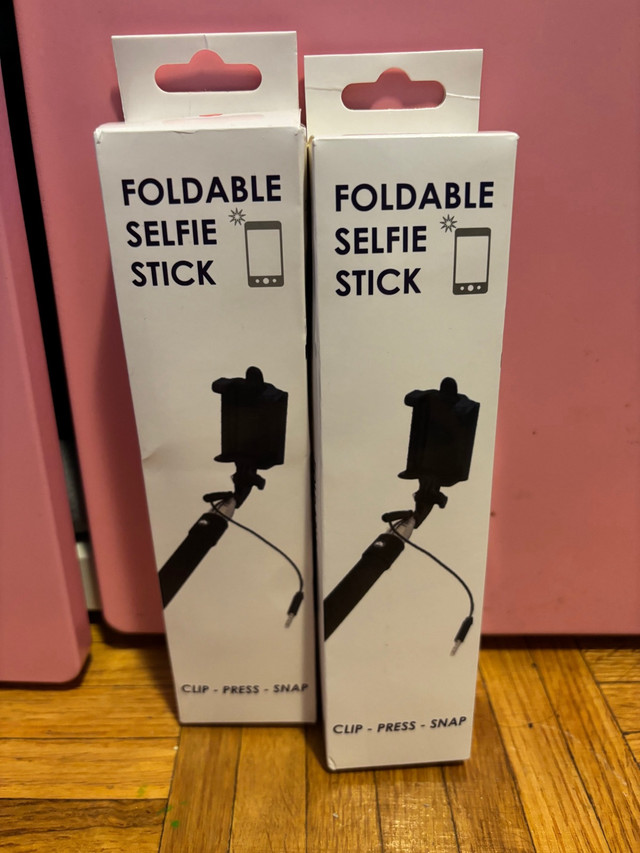 Foldable Selfie Stick in Cell Phone Accessories in Mississauga / Peel Region