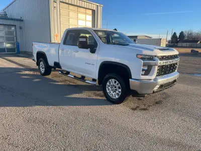 2020 Chevrolet L5P Duramax runs drives great ready for a new owner. Keyless entry remote start one t...
