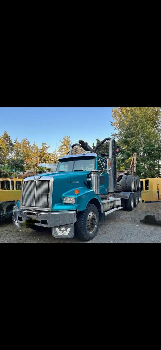 2002 Western Star Tri Axle Logging Truck in Heavy Trucks in Delta/Surrey/Langley - Image 3