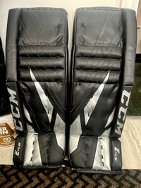 28-1 CCM E4.5 junior goal pads