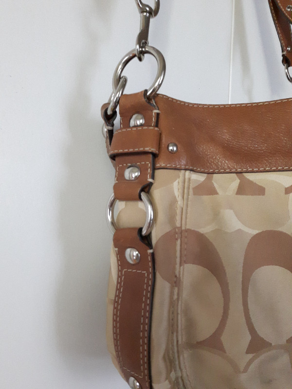Tan Leather and fabric Coach Purse in Women's - Bags & Wallets in City of Toronto - Image 3