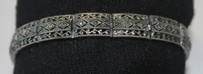 Stunning 925 sterling silver oxidized bracelet with subtle marcasite in excellent vintage condition....