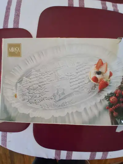 Mikasa Holiday Classic Oval Canapé Tray, View more