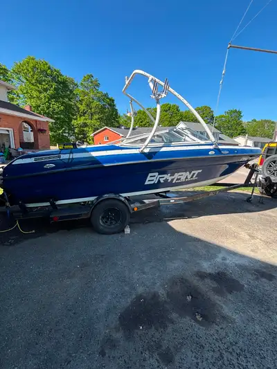 Bryant wake boat v8 alpha one 350 murc. Mint interior. New stern drive