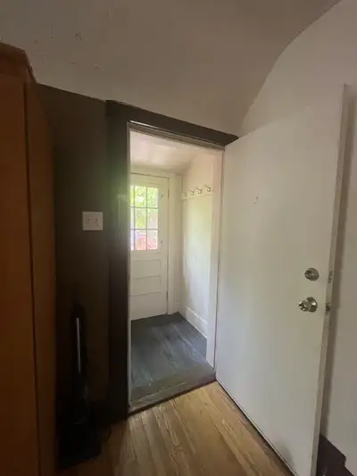 One bed - One bath upper unit furnished apartment