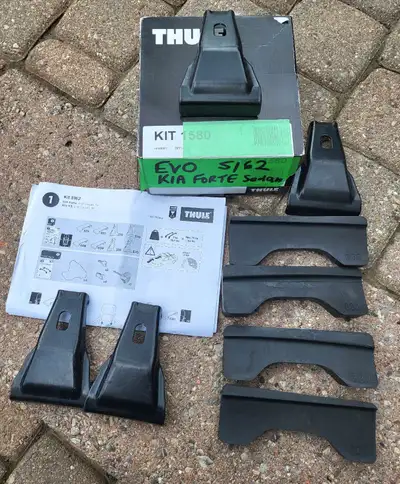 Thule evo fit kit 5162 Kia Forte sedan in immaculate condition $90 Firm Or I can possibly sell you a...