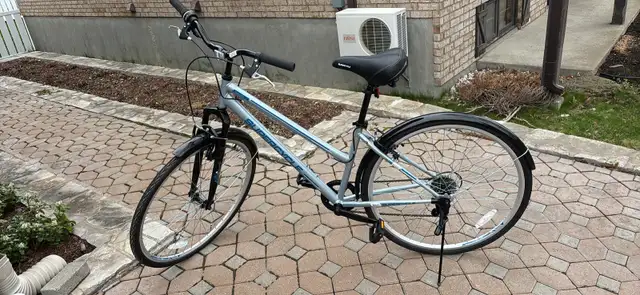 Velo pour femme in Cruiser, Commuter & Hybrid in Longueuil / South Shore - Image 2