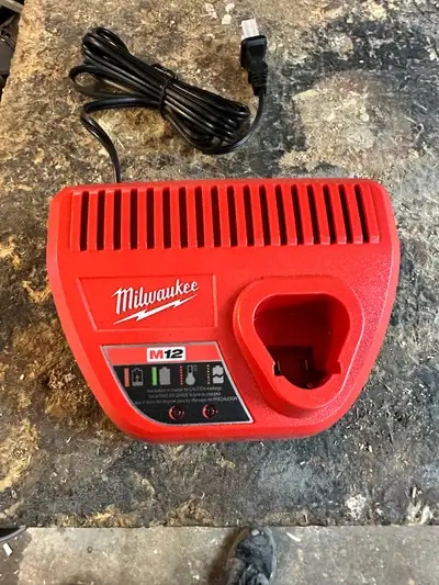 Milwaukee Charger M12, View more