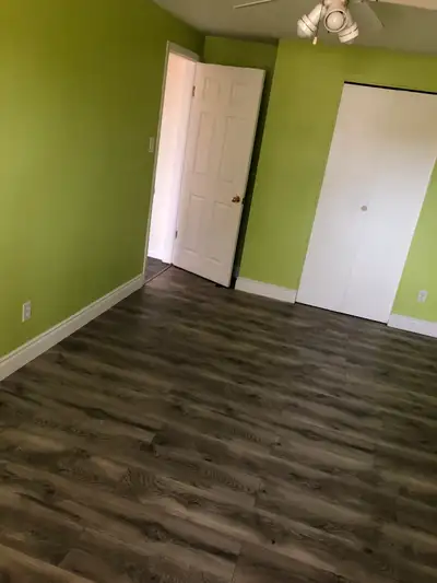 Available immediately, private primary bedroom in a nice clean house. Female only. The bedroom is on...