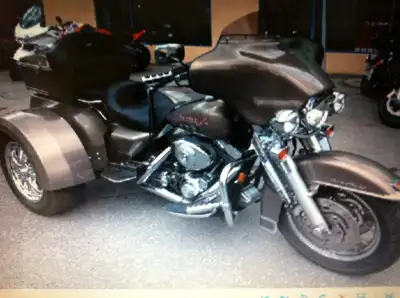 Harley Davidson 2004 trois roue édition spécial 1450 cc FLHR road king batterie neuf pneu arriere ne...
