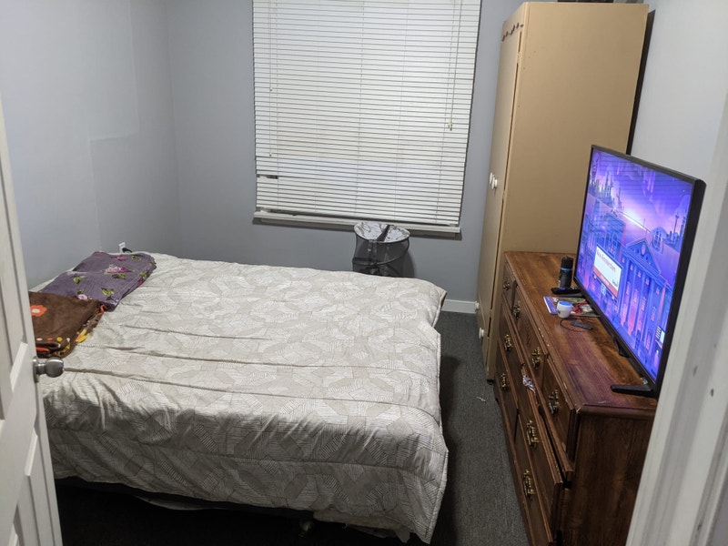325 CAD ROOM AVAILABLE FOR SHARING Room Rentals & Roommates