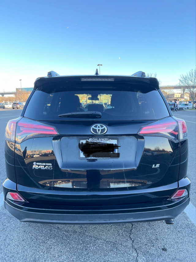 2018 TOYOTA RAV4 LE FWD dans Autos et camions  à Ville de Montréal - Image 4