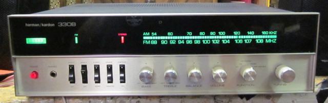 Vintage Harman Kardon 330B Stereo receiver in Stereo Systems & Home Theatre in Guelph