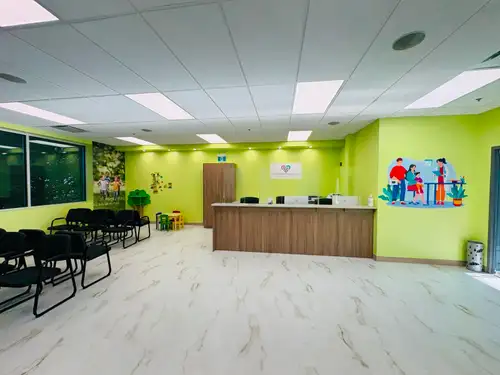 Local commercial totalement aménagé anciennement une clinique chaque salle avec lavabo bureau de rec...