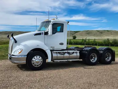 2015 Kenworth T680, 13 speed Eaton Fuller Automatic, 372,000 km, 12.9MX 13 Paccar engine, 455 hp, 40...