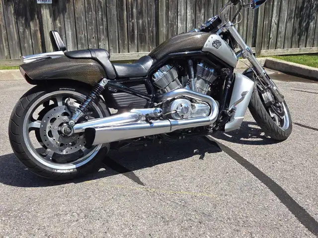 2009 Harley Davidson VRod Muscle in Street, Cruisers & Choppers in Oshawa / Durham Region - Image 9