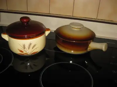 ARTICLES DE CUISINE - COCOTTES EN CÉRAMIQUE - PLANCHE À DÉPECER - PLATS À FOUR MICRO-ONDES - THÉIÈRE...