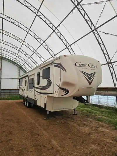 Now available for viewings, for sale is a 2 owner (privately owned) 41 foot long 2019 Forest River,...
