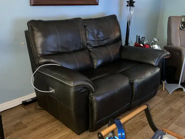 Causeuse Lazy Boy 100% genuine Italian leather, motorized.63373373407361122