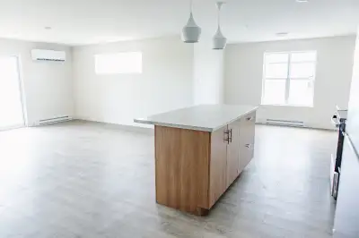 2 Bedroom 1 bath top floor Modern Unit on Cliffe St, View more
