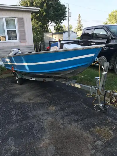14 Foot Aluminum Boat with 25 HP 4 Stage Electric Start Motor Gas Tank , Cover and 2 fish Finders In...