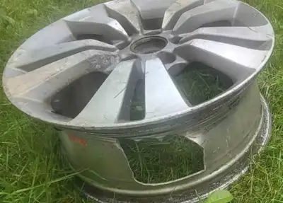 Paying Cash for your unwanted Scrap Aluminum Rims. With or without tires Rims can be bent cracked Da...