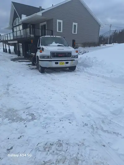 2007 topkic 4500 durmax 28500kms with tailgate lift