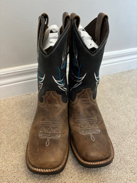 Youth cowboy boots size 3