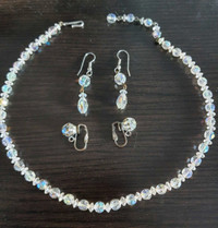 ristal colllier et 2 pairs de boucle d'oreilles