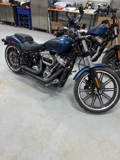 For sale 2018 Harley Davidson 115th anniversary edition bikes. 2018 breakout 114. Stage one. Vance a...