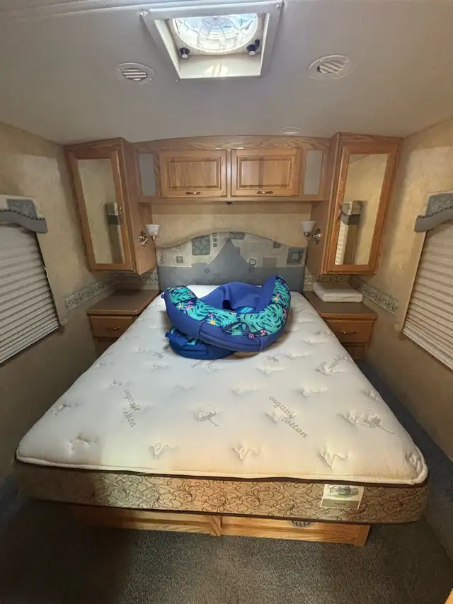 Embassy Motorhome 2006 in RVs & Motorhomes in Regina - Image 6
